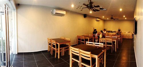 Golden Court - Tun Abdul Razak Hotel 3*